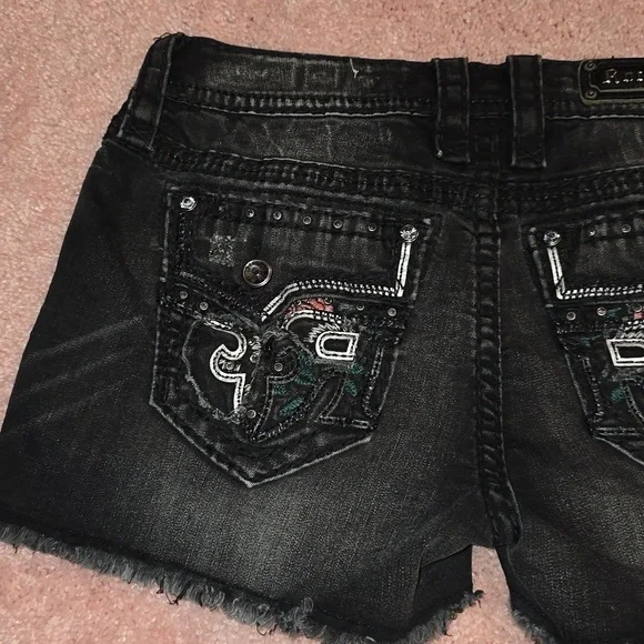 ROCK REVIVAL SHORTS - Picture 5 of 6